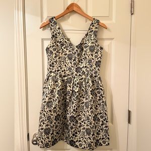 Shimmery gold and black holiday dress ✨🖤